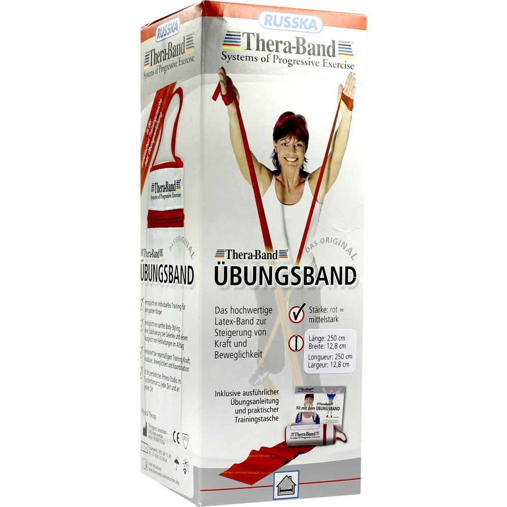 Eine Frau hält ein rotes Thera-Band vor einer Verpackung.